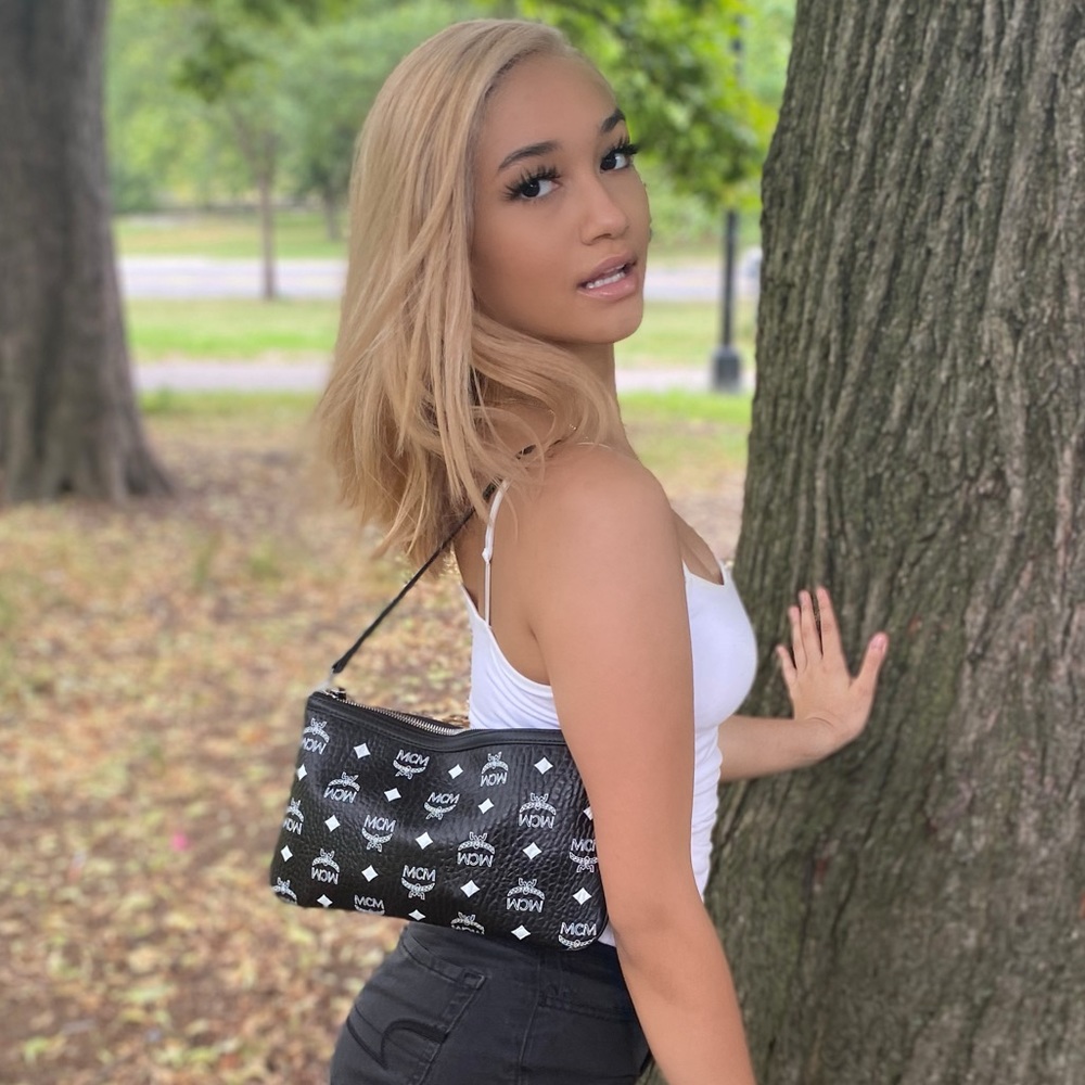 Meet your Posher, Noemi